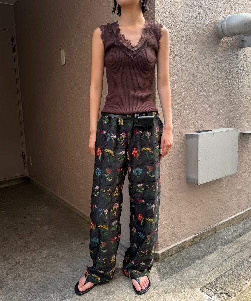 AIC. ワイドパンツ パンツ フラワーエンブロイダリーイージーパンツ