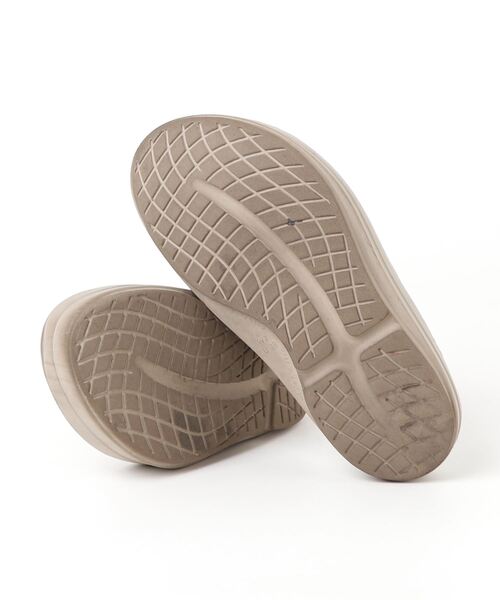 「OOFOS」 フラットサンダル 7 ベージュ レディース_画像3