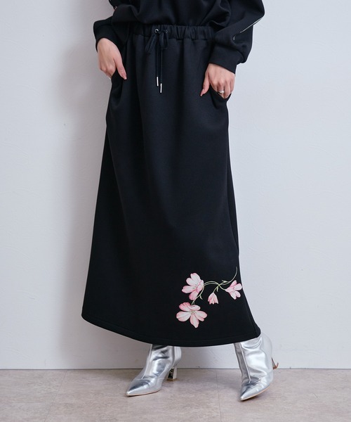 ワンダフル　ワールド　黒地にチェリー柄 段々豪華なロングスカート LHELBIE（レルビエ） ロング スカート フラワーダンボールスカート
