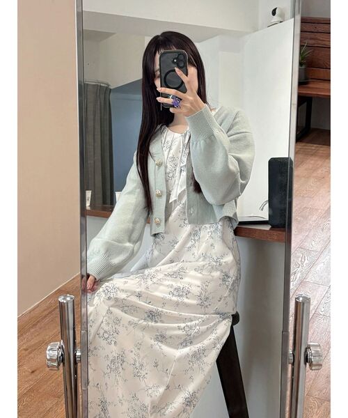 カデュネ　金釦Vカーデ　オフ白 MERCURYDUO（マーキュリーデュオ） カーディガン 金ボタンボリューム