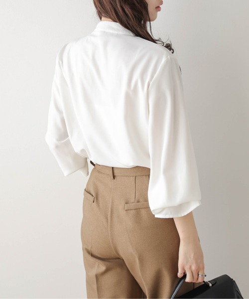 ゆう　【新品未使用▪タグ付き】フリルブラウス　ホワイト yuw（ユウ）の「フリルカラーブラウス 183096（シャツ/ブラウス）」 - WEAR