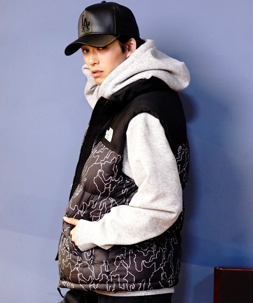 ブラックアンドホワイト 毛皮模様 ノースリーブ ダウン ベスト 総柄 フルジップ THE NORTH FACE（ザ ノースフェイス） ベスト ジレ NOVELTY NUPTSE