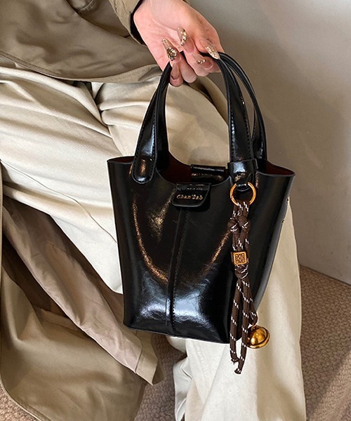 c.u.l ハンドバッグ 2WAY バケツ型 チャーム付き フェイクレザー