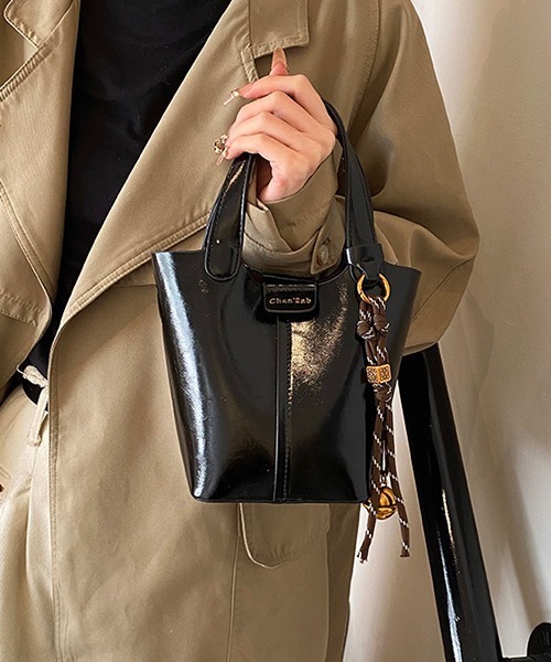 c.u.l ハンドバッグ 2WAY バケツ型 チャーム付き フェイクレザー