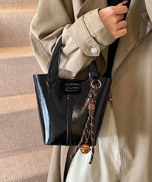 c.u.l ハンドバッグ 2WAY バケツ型 チャーム付き フェイクレザー