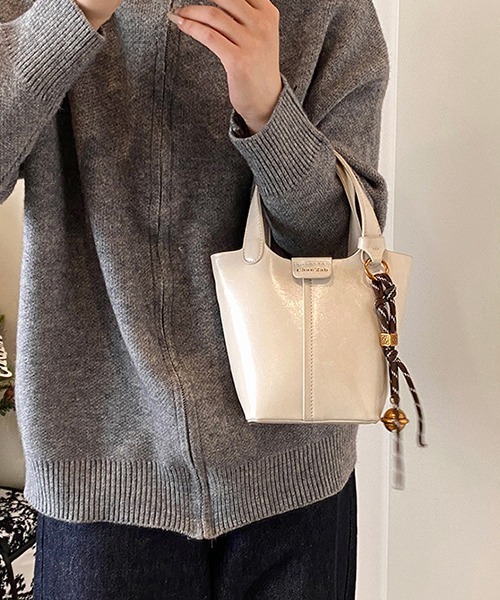 c.u.l ハンドバッグ 2WAY バケツ型 チャーム付き フェイクレザー