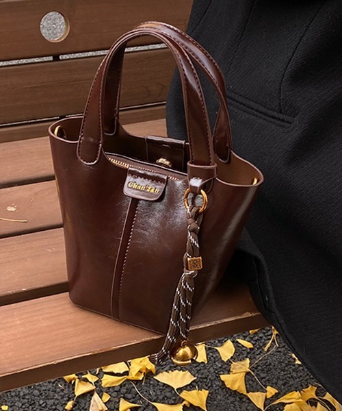 c.u.l ハンドバッグ 2WAY バケツ型 チャーム付き フェイクレザー