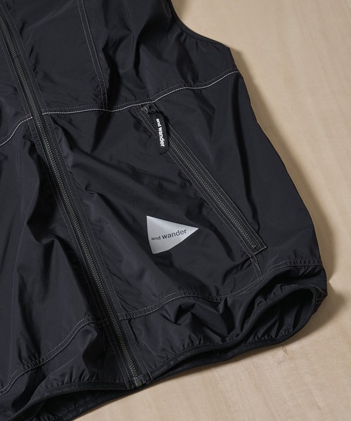 ベスト ジレ 「and wander/アンドワンダー」PERTEX wind vest メンズの画像