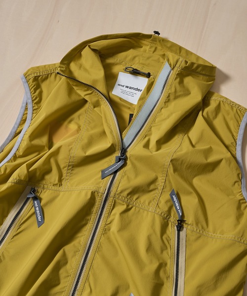 ベスト ジレ 「and wander/アンドワンダー」PERTEX wind vest メンズの画像