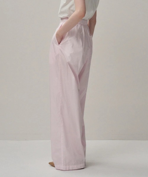 パンツ 「ATON/エイトン」NATURAL DYED COTTON LAWN TWO TUCKED PANTS/ナチュラルコットンツータックパンツの画像