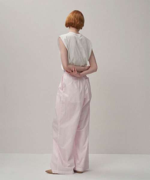 パンツ 「ATON/エイトン」NATURAL DYED COTTON LAWN TWO TUCKED PANTS/ナチュラルコットンツータックパンツの画像