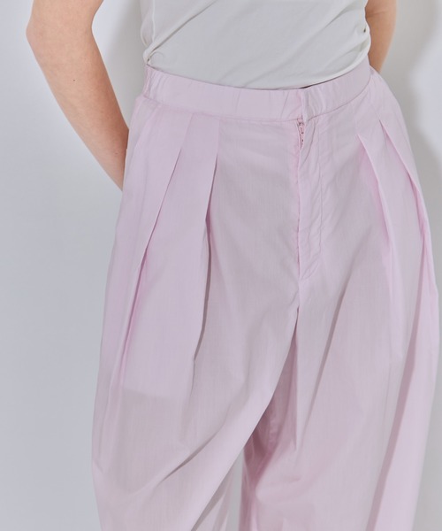 パンツ 「ATON/エイトン」NATURAL DYED COTTON LAWN TWO TUCKED PANTS/ナチュラルコットンツータックパンツの画像
