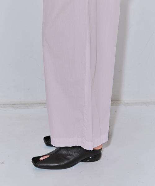 パンツ 「ATON/エイトン」NATURAL DYED COTTON LAWN TWO TUCKED PANTS/ナチュラルコットンツータックパンツの画像