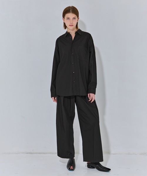 パンツ 「ATON/エイトン」NATURAL DYED COTTON LAWN TWO TUCKED PANTS/ナチュラルコットンツータックパンツの画像