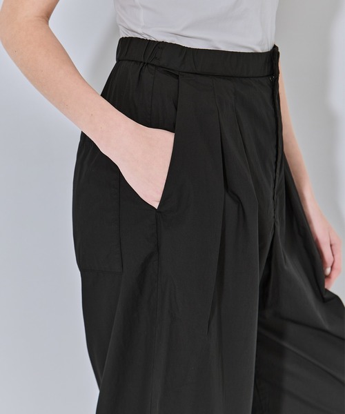 パンツ 「ATON/エイトン」NATURAL DYED COTTON LAWN TWO TUCKED PANTS/ナチュラルコットンツータックパンツの画像
