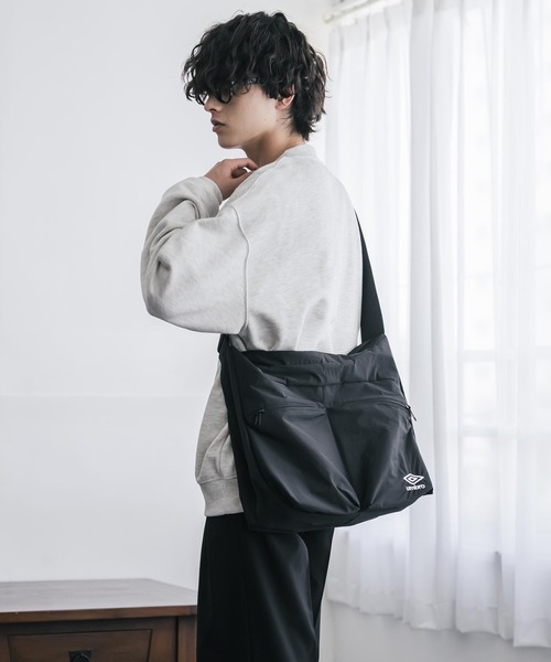 umbro（アンブロ） ショルダーバッグ 別注コラボ ワンポイントロゴ刺繍