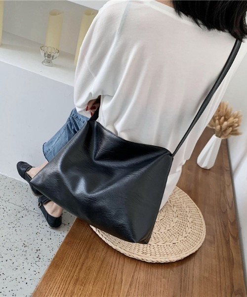 Per sist ence ショルダーバッグ バッグ フェイクレザー