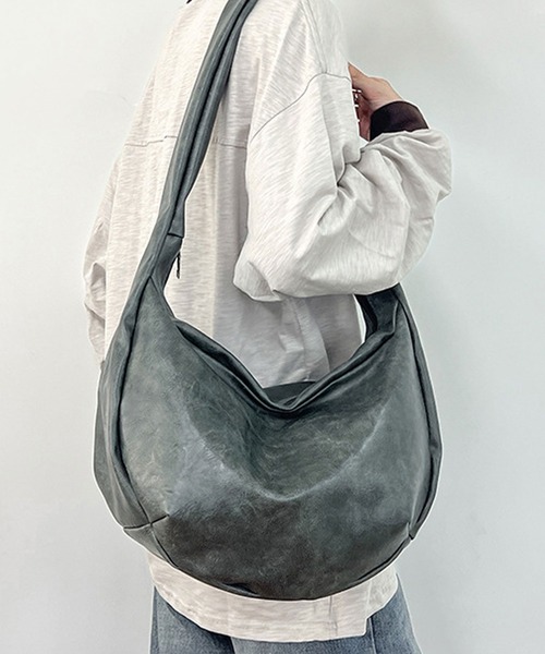 corteiz 大容量　ショルダーバッグ florist（フローリスト） ショルダーバッグ 「大容量・軽い」レザー