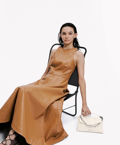 CHARLES & KEITH◆Andromeda チャンキーチェーン トートバッグ CHARLES & KEITH◇Andromeda チャンキーチェーン トートバッグ