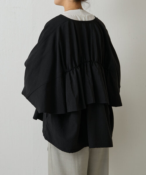 【新品】BEARDSLEY 後ろフリル羽織 ジャケット　ブルゾン　今季 BEARDSLEY ブルゾン アウター 後ろフリル羽織 レディース