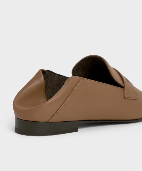 CHARLES ＆ KEITH ローファー アーモンドトゥ ペニーローファー