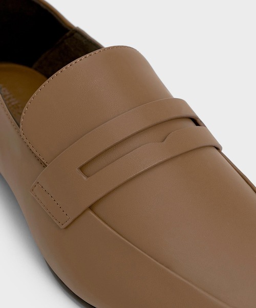CHARLES ＆ KEITH（チャールズ&キース） ローファー アーモンドトゥ