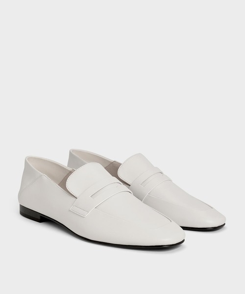 CHARLES ＆ KEITH ローファー アーモンドトゥ ペニーローファー