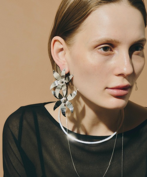 ピアス 「金属アレルギー対応」Asymmetry Flower Pierce