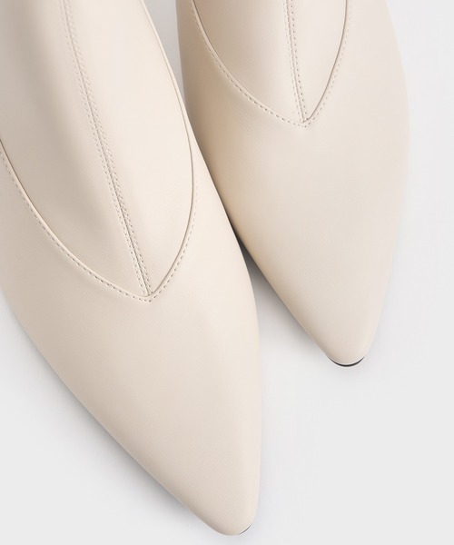 CHARLES ＆ KEITH（チャールズ&キース） ショート ブーツ ポインテッド