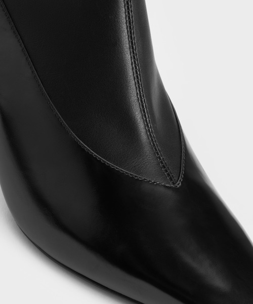 CHARLES ＆ KEITH（チャールズ&キース） ブーツ ポインテッドトゥ