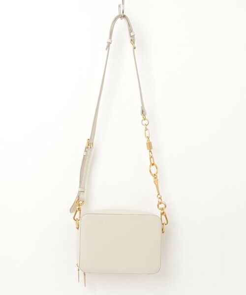 新品Charles &Keithのショルダーバッグ　5000円 CHARLES ＆ KEITH（チャールズ&キース） 「CHARLES & KEITH