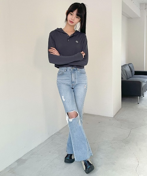 パーカー A'GEM/9 × .kom 「muah muah/ムーアムーア」 STITCH LINE CROP HOODIE/ステッチライン クロップ パーカー A'GEM/9 × .kom 「muah muah/ムーアムーア」 STITCH