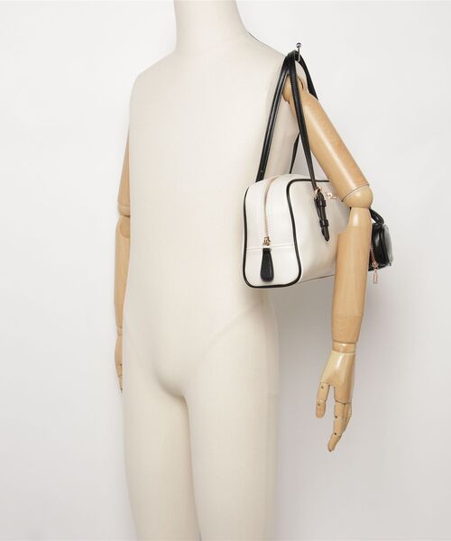 GUESS（ゲス） ショルダーバッグ バッグ JUSTINA Shoulder Satchel