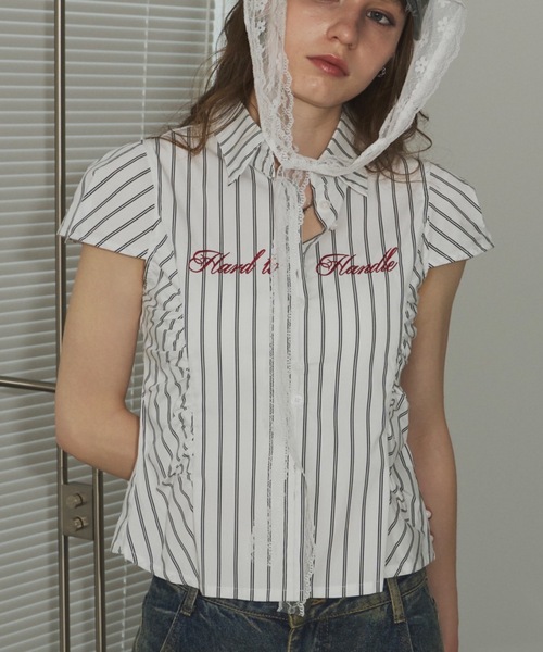 SHAGGIE ブラウス シャツ 刺繍入りピンストライプ半袖シャツ