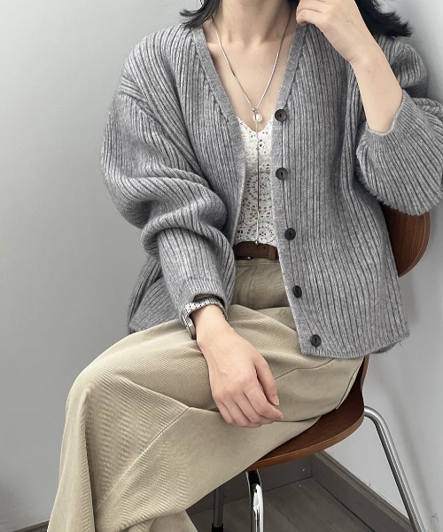 Alum' カーディガン アシンメトリーボタンディテールリブニット