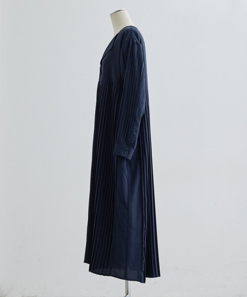 ear PAPILLONNER（イア パピヨネ） ワンピース Vネックプリーツ