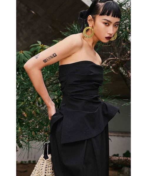 OMMO（オーエムエムオー） tシャツ TUCK FLARE BARE TOP レディース