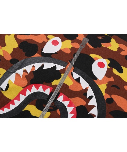 A BATHING APE（アベイシングエイプ） tシャツ 1ST CAMO SHARK TEE