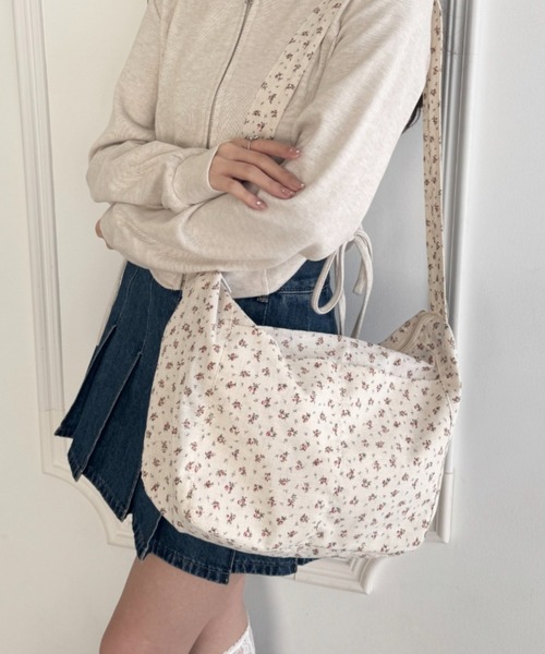 Loueme ショルダーバッグ バッグ プチフラワーショルダーバッグ