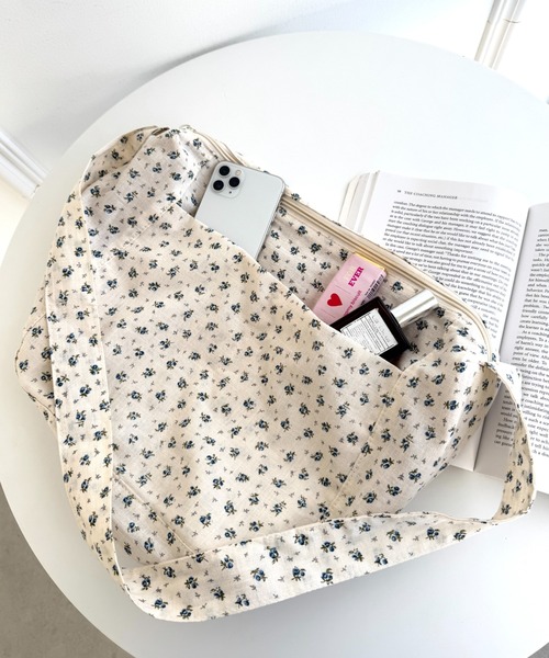 【美品】フラワー ショルダーバッグ Loueme ショルダーバッグ バッグ プチフラワーショルダーバッグ