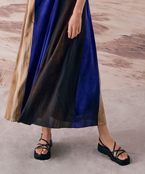 CHARLES ＆ KEITH（チャールズ&キース） 厚底 サンダル アシメトリック