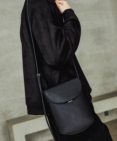 新品未使用/framework/ブラックショルダーバッグ/haru/ブラック HARE（ハレ） ショルダーバッグ ミニマルフラップショルダーBAG(HARE