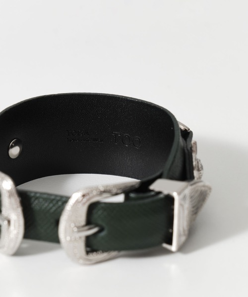 バングル 「TOGA TOO/トーガトゥー」Double buckle concho bangle/ダブルバックルコンチョバングル レディースの画像
