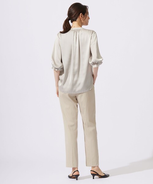 レディース 【美品】自由区 24AW セミブライトサテンブラウス 洗える 