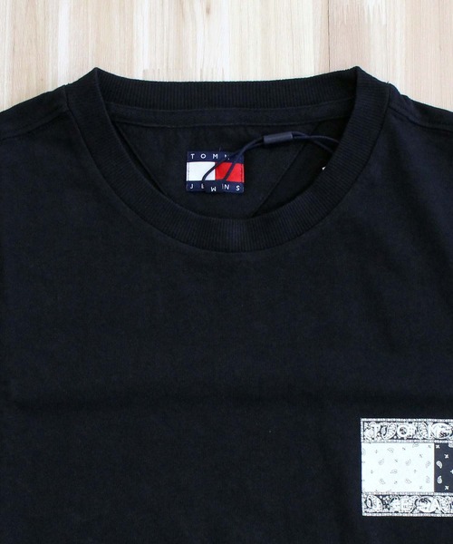 TOMMY HILFIGER tシャツ TJM ペイズリーフラッグバックプリントT