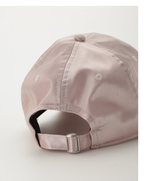 『最終価格』emmi×NEW ERAピンク サテン ベースボールキャップ emmi キャップ 帽子 「emmi|NEW ERA」9TWENTYサテンキャップ