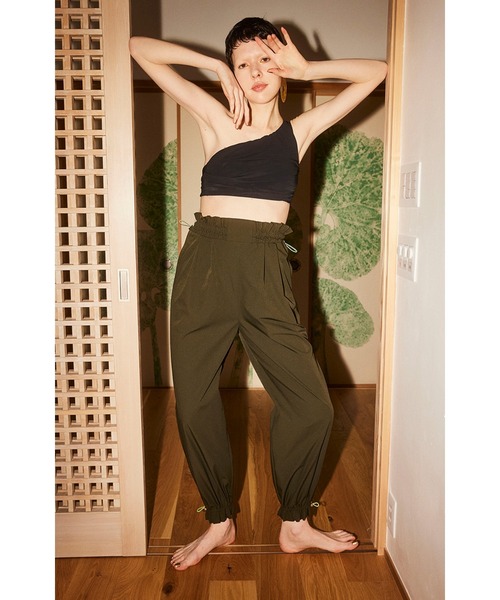 OMMO（オーエムエムオー） スラックス パンツ GATHER TAPERED PT  