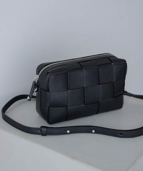 IACUCCI（イアクッチ） ショルダーバッグ FREE ブラック レディース