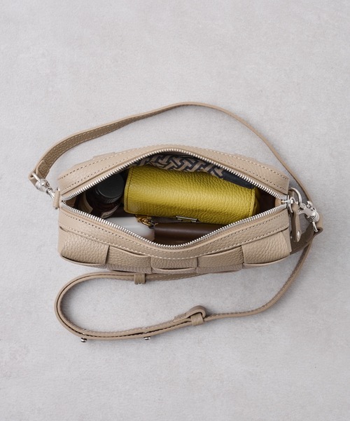 IACUCCI（イアクッチ） ショルダーバッグ FREE ブラック レディース