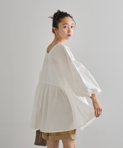IENA／袖コンシャス／ゆったりロング丈ボリュームスリーブブラウス ホワイト IENA - IENA／袖コンシャス／ゆったりロング丈ボリュームスリーブ